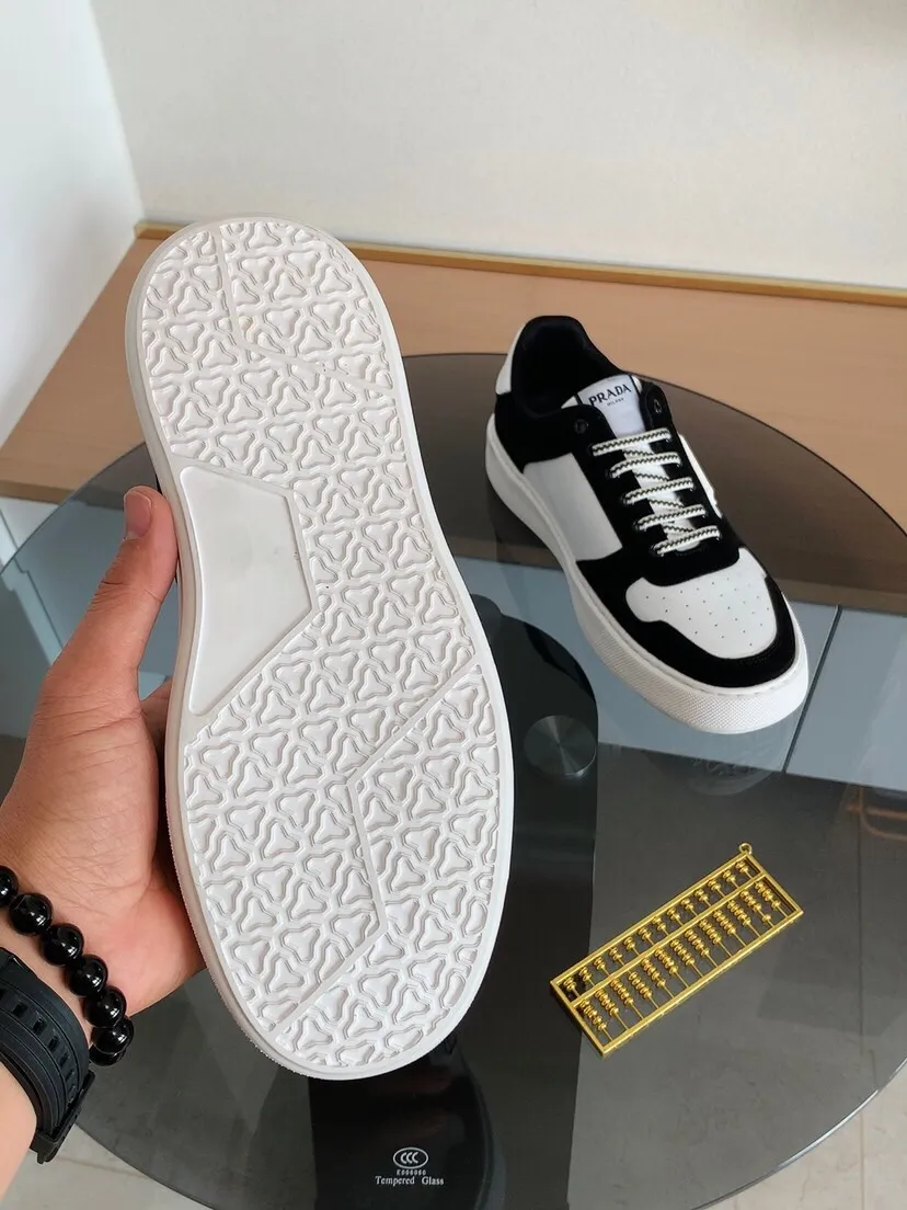Factory price 420. 【PRADA】Prada’s latest 🎁🎁 fashionable casual men’s shoes 👟, hot style 💥 simple and elegant style, exclusive for trendy men. Exclusive official website latest brand 👑original decoration, fashionable and generous, original cowhide leather ✅ breathable sheepskin lining, official website designated wear-resistant casual outsole, classic model taken in real life 🎬38-44. Can be customized45